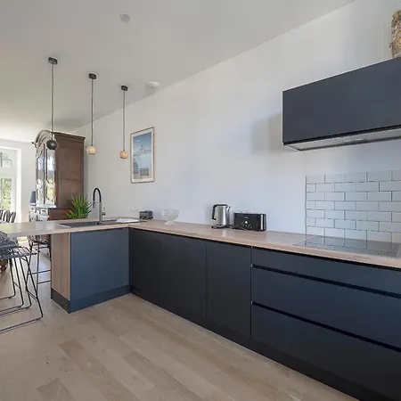 La Moorings Apartment *